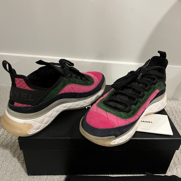 CHANEL Velvet Calfskin Mixed Fibers CC Sneakers 38.5 Dark Pink Green - Picture 2 of 5